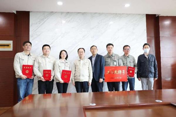 4941652186782590.jpg 颁奖1.jpg