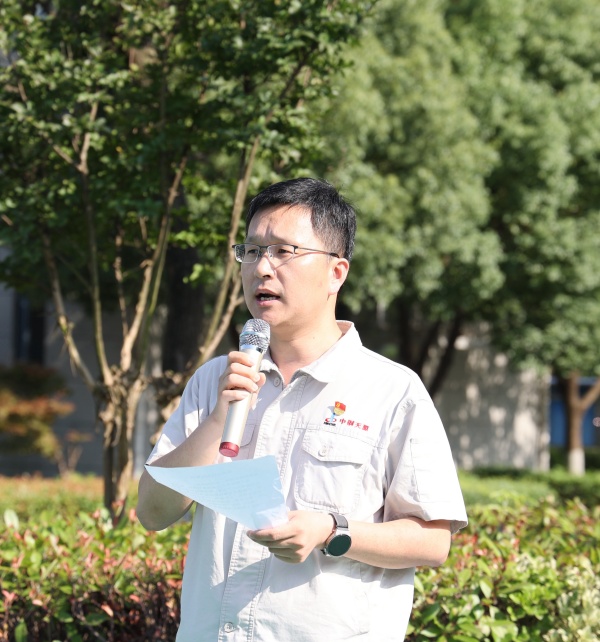 2651720255528967.jpg 韩呈宣誓-裁剪_副本.jpg