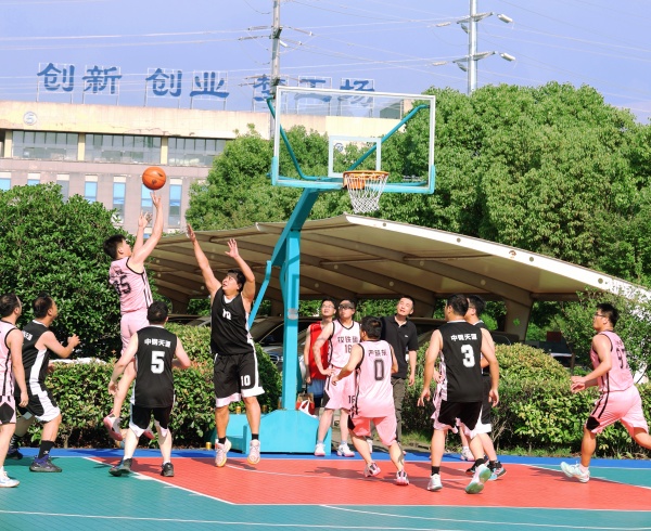 301720255579452.jpg 凯时娱人生就是博第十一届职工篮球联赛揭幕战-裁剪_副本.jpg